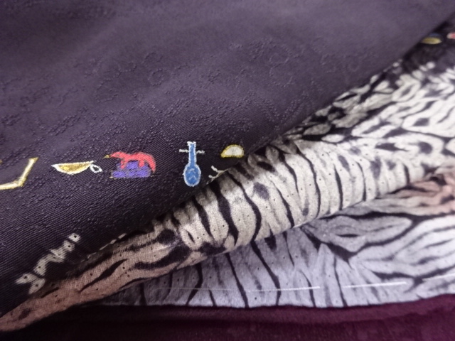  未使用品　仕立て上がり　板締め絞り動物更紗模様訪問着